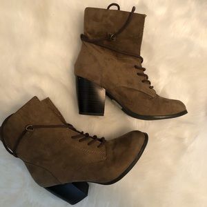 Quipid Tan Lace Up Boots Size 6